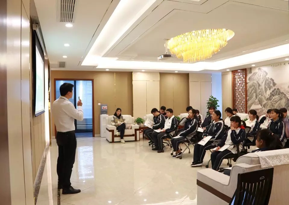 1554687879396037.jpg 640.webp.jpg